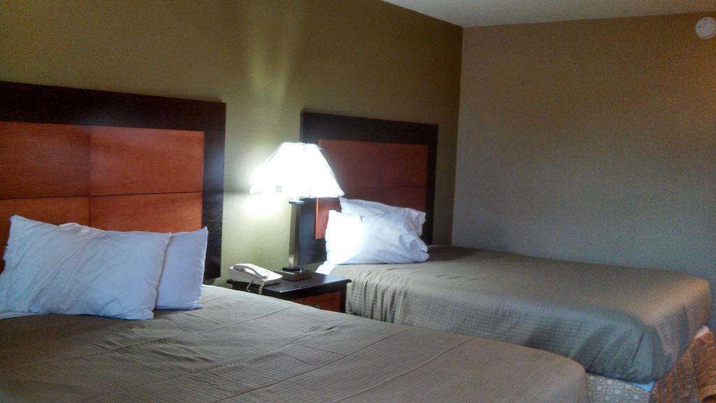 Relax Inn Heth Shell Lake Δωμάτιο φωτογραφία