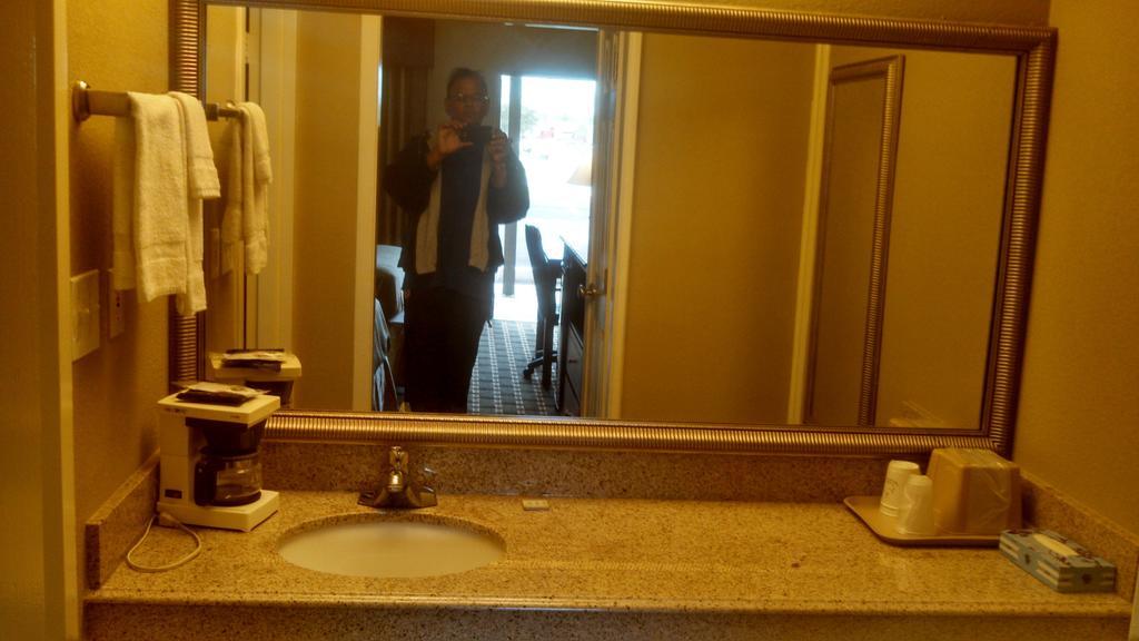 Relax Inn Heth Shell Lake Εξωτερικό φωτογραφία